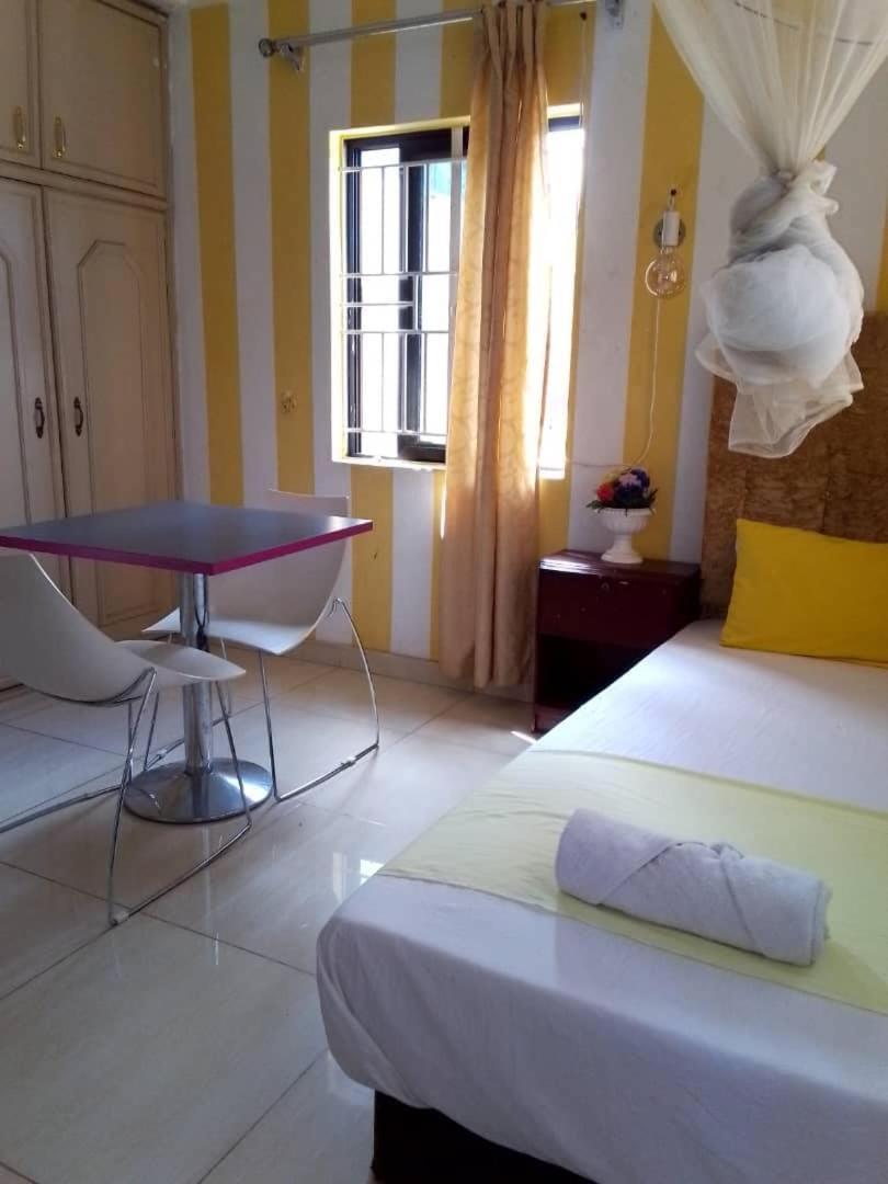 Zunox Guest House Freetown Exterior foto